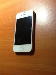 Продаю iPhone 4S 32Gb белый
